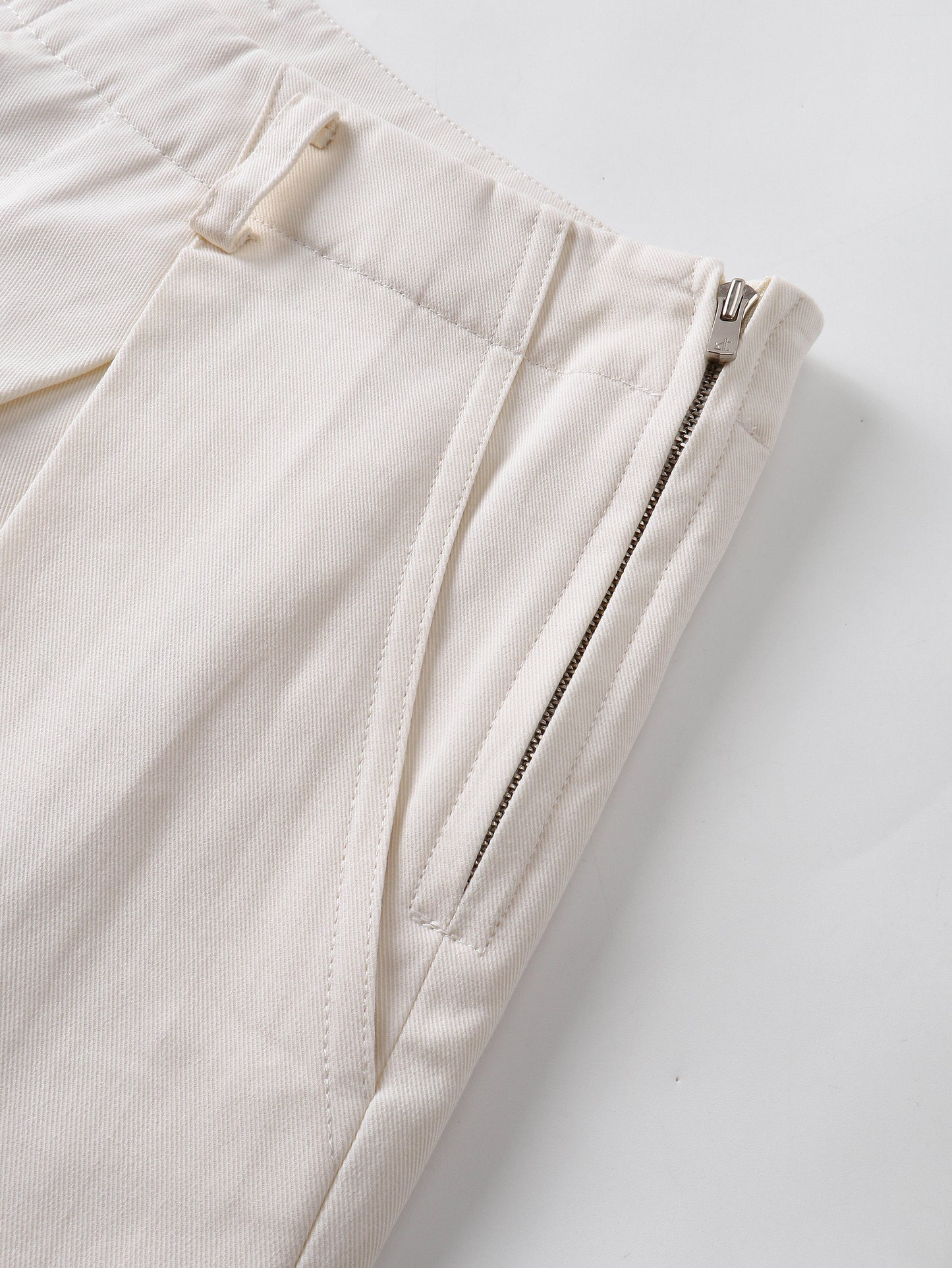 Pleated Side-zip Cropped Pants Off-White