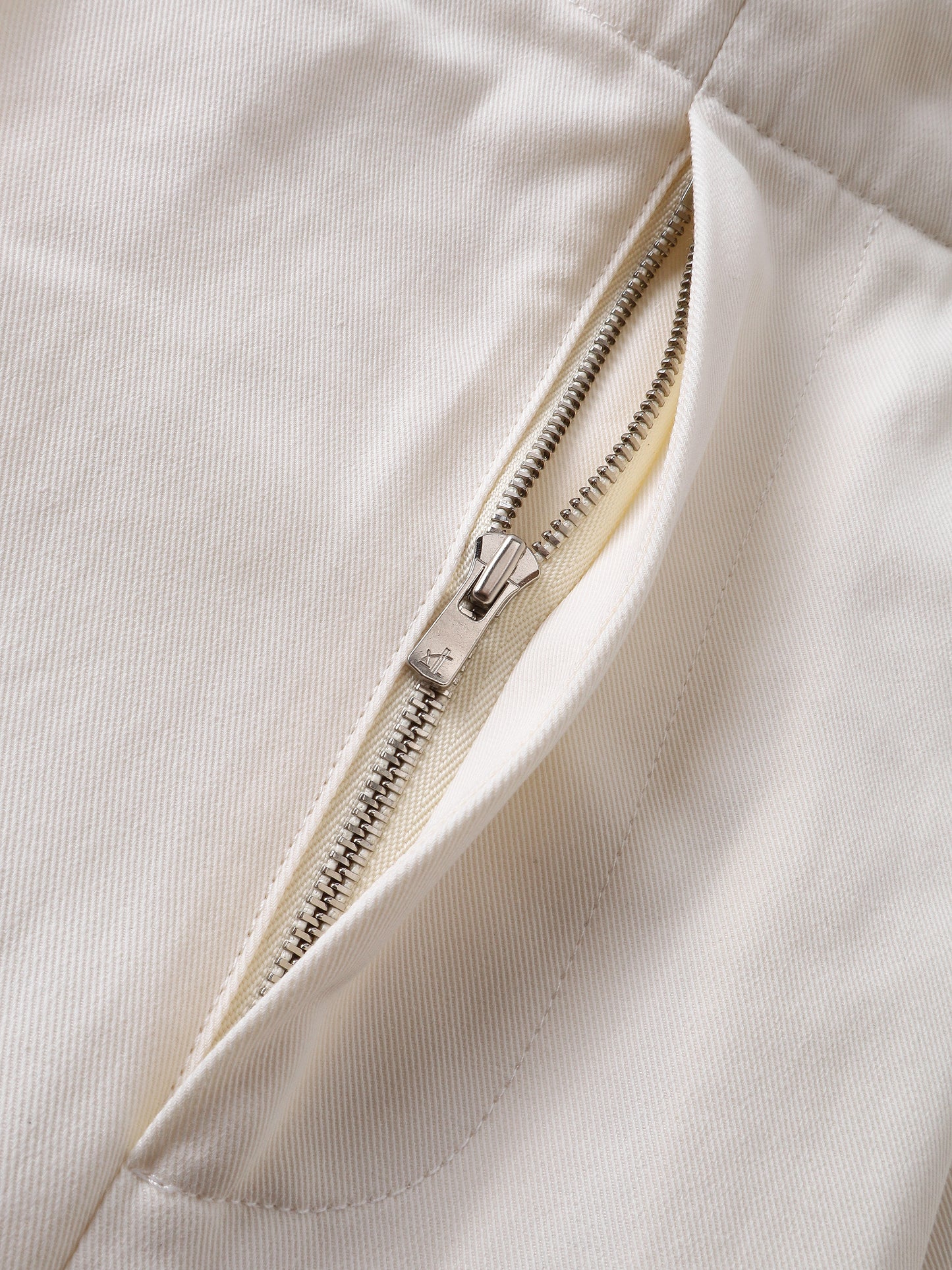 Pleated Side-zip Cropped Pants Off-White