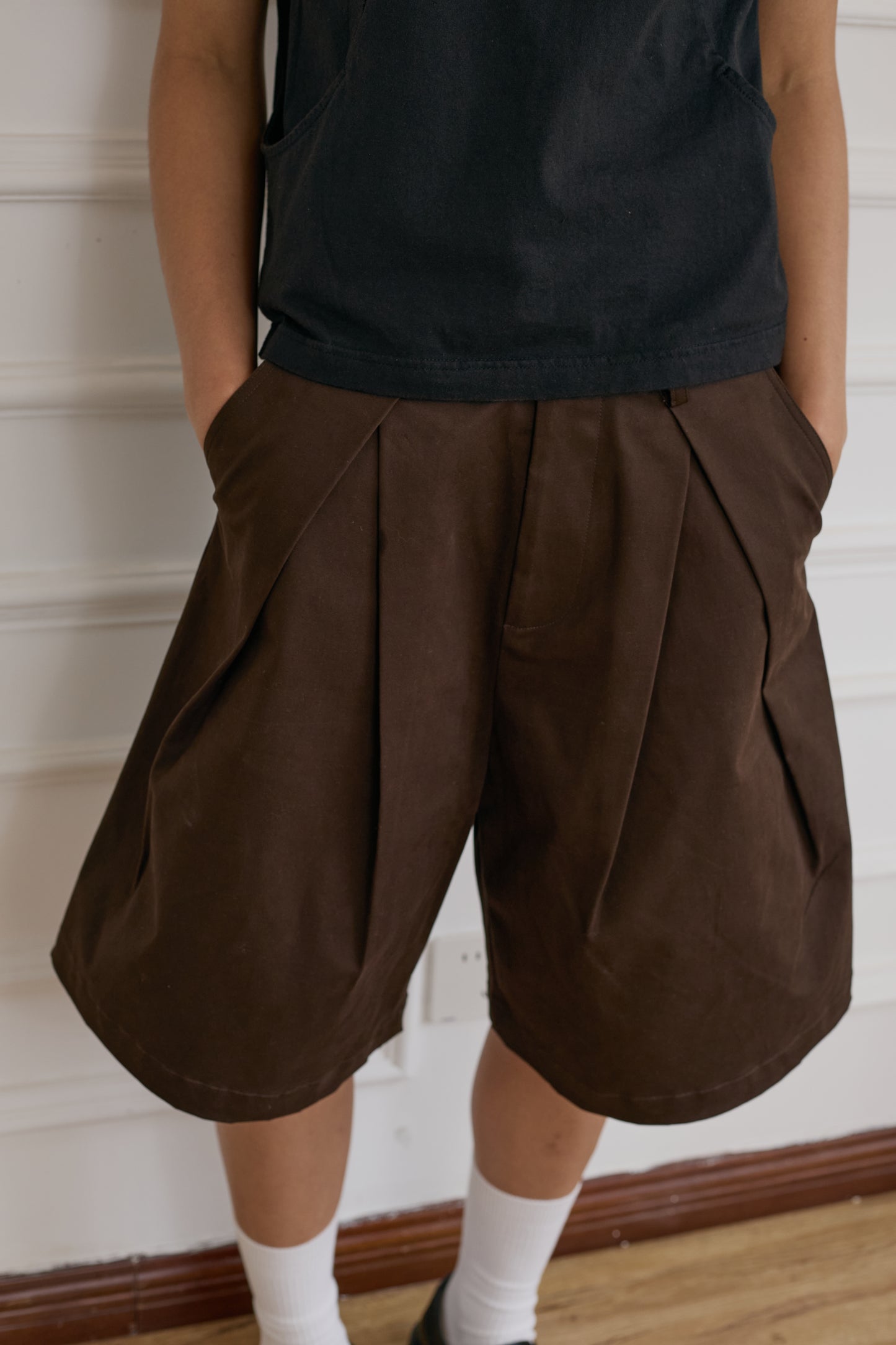 Pleated Side-zip Cropped Pants Coffee