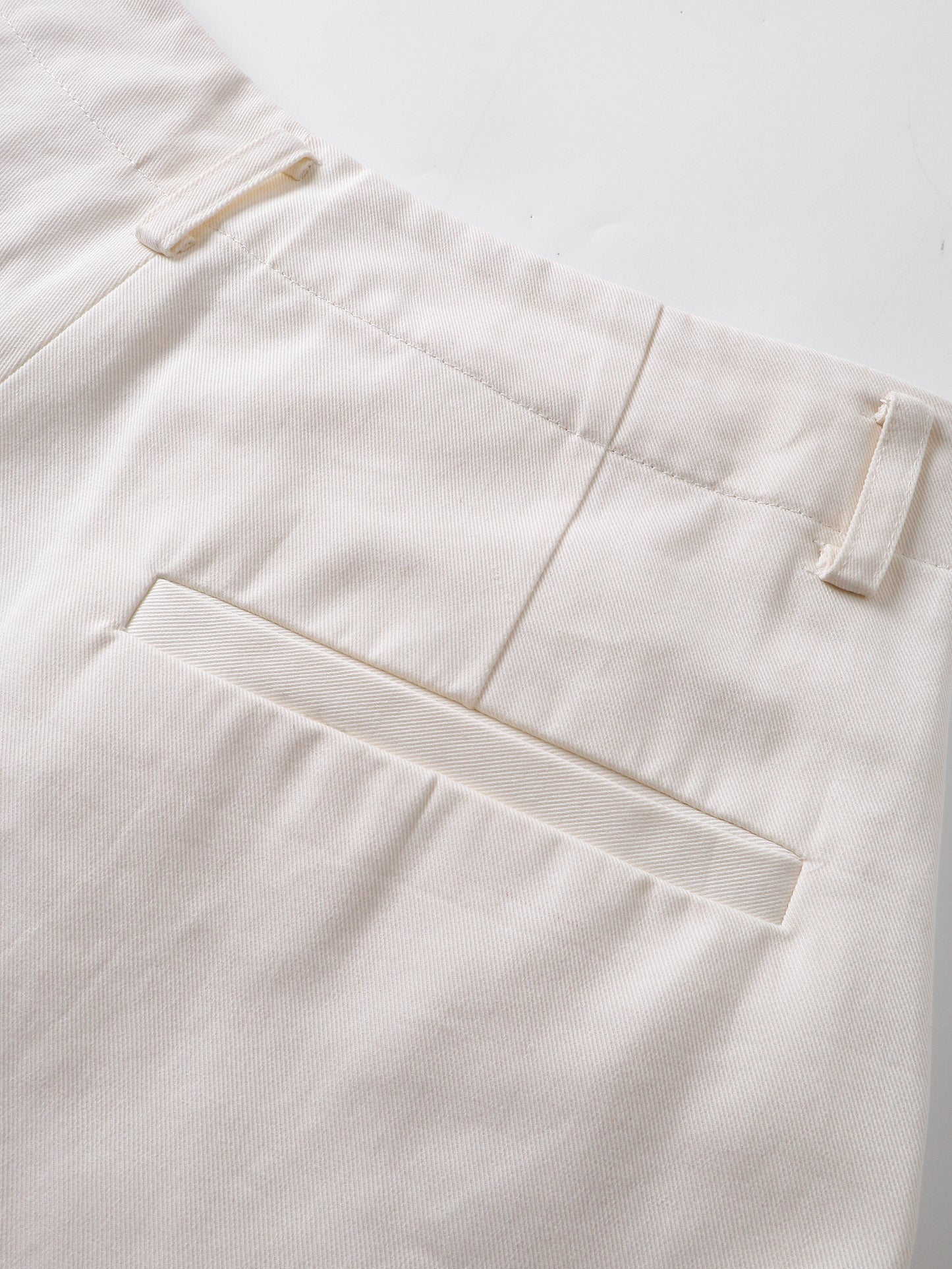 Pleated Side-zip Cropped Pants Off-White
